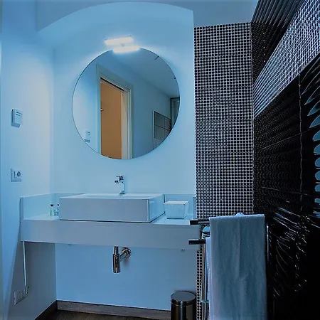 Myo Charming House *